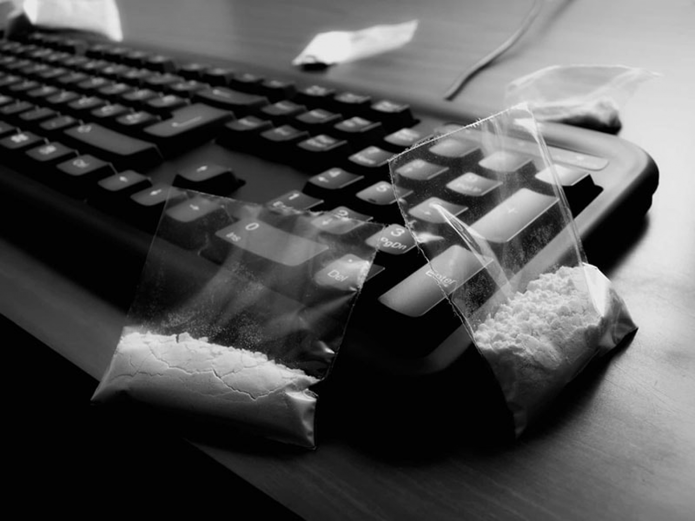 ФСБ пресекла масштабное производство наркотиков для продажи через интернет